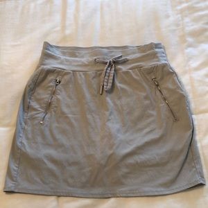 Athleta light gray skirt with built in shorts.